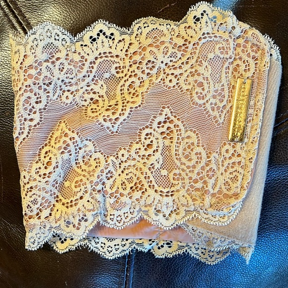 Sexy garter / hideaway purse - Picture 2 of 6